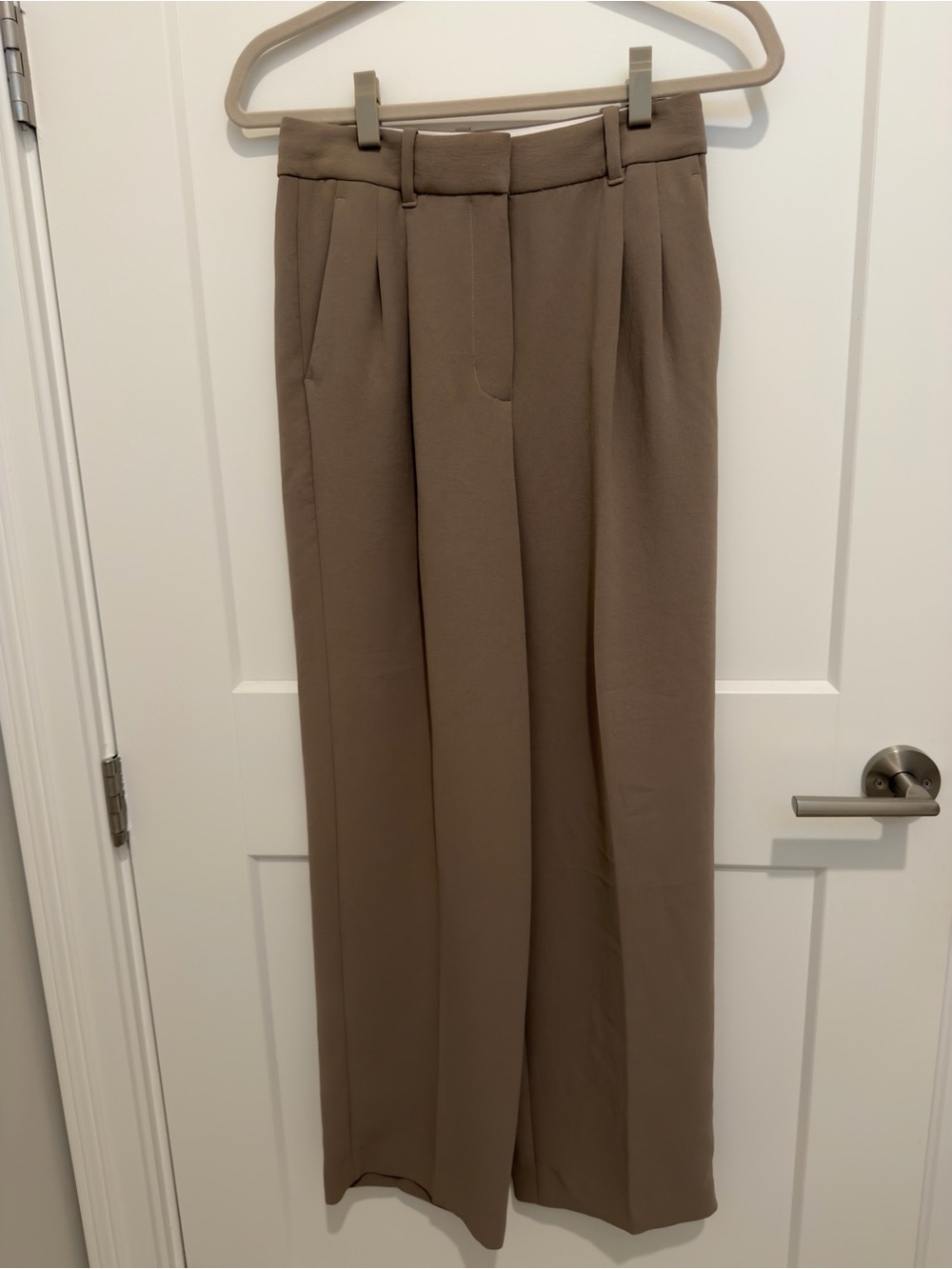 Aritzia The Effortless Pant- Crepette in Taupe